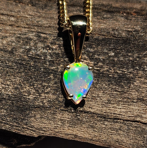 A2810 9k Gold Solid Crystal Opal Pendant